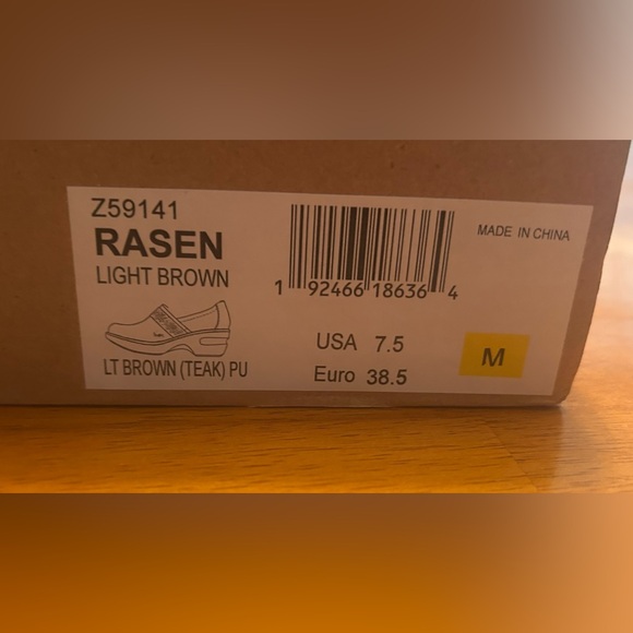 b.o.c. Women's Brown Leather Clogs size 7.5 - Picture 4 of 4